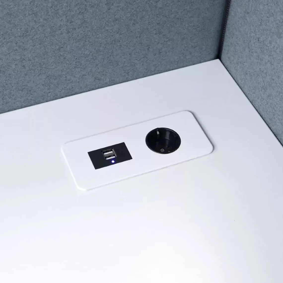 DPJ Workspace Einbausteckdose Slim 2