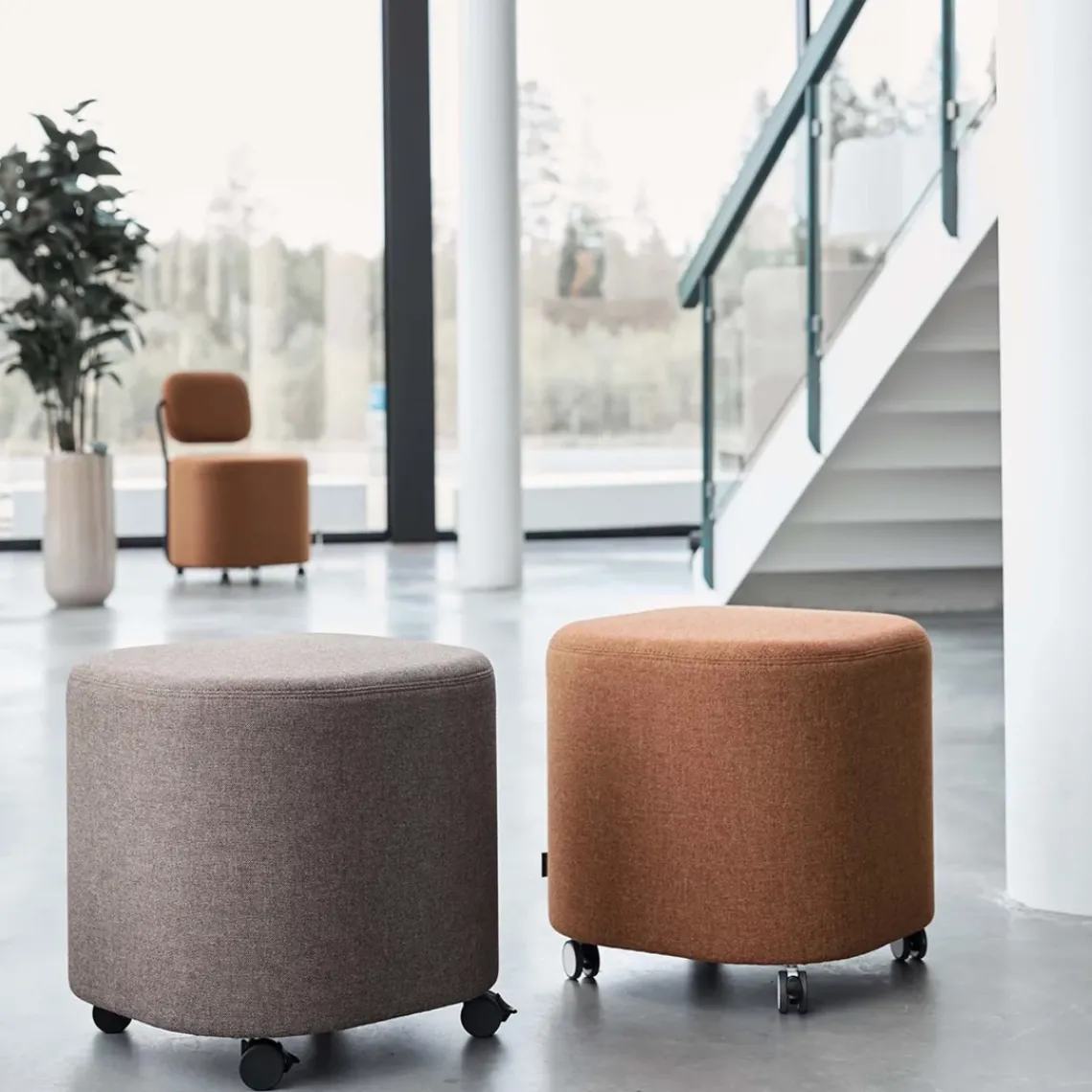 DPJ Workspace Hocker iQube - Mit Rädern