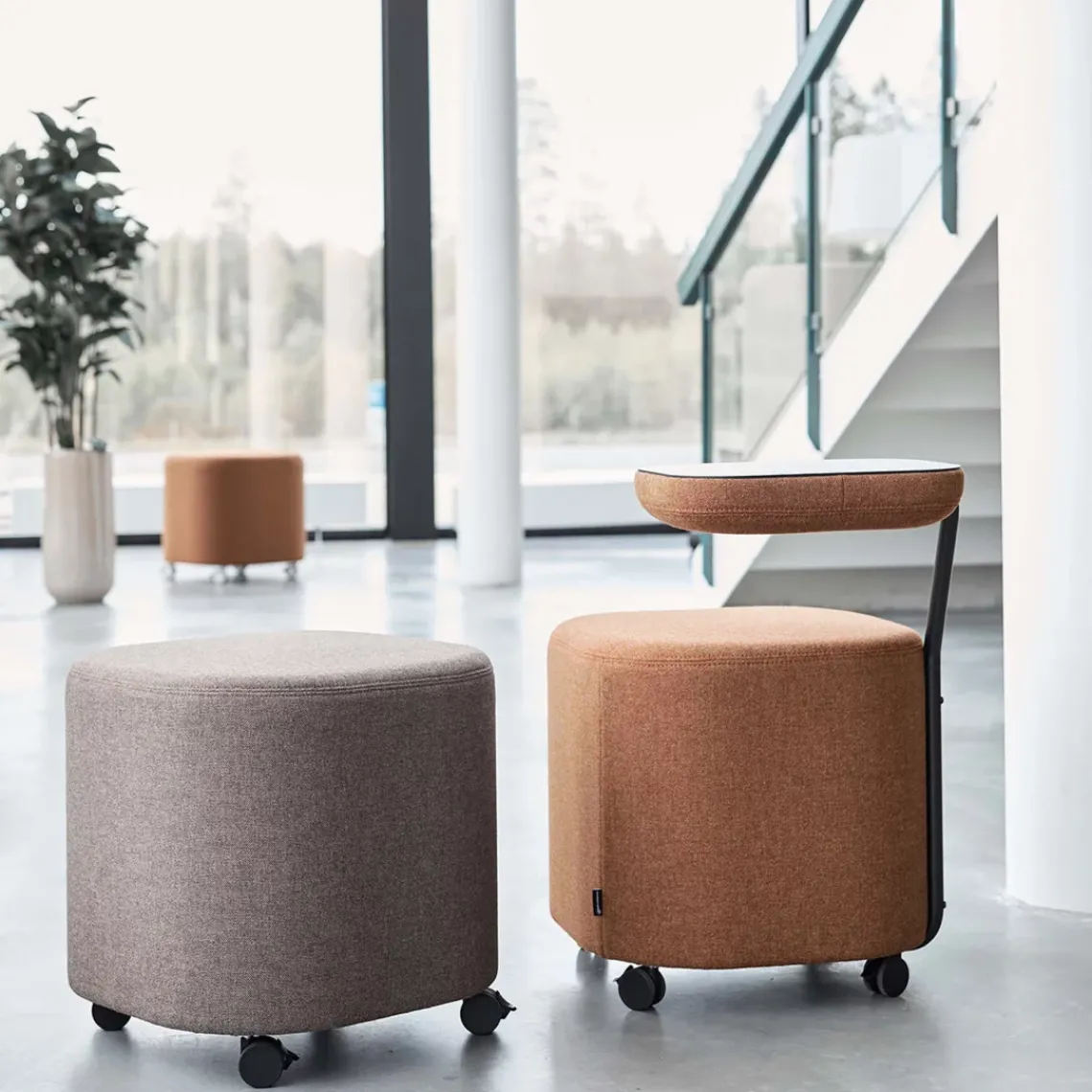 DPJ Workspace Hocker iQube - Mit Rädern