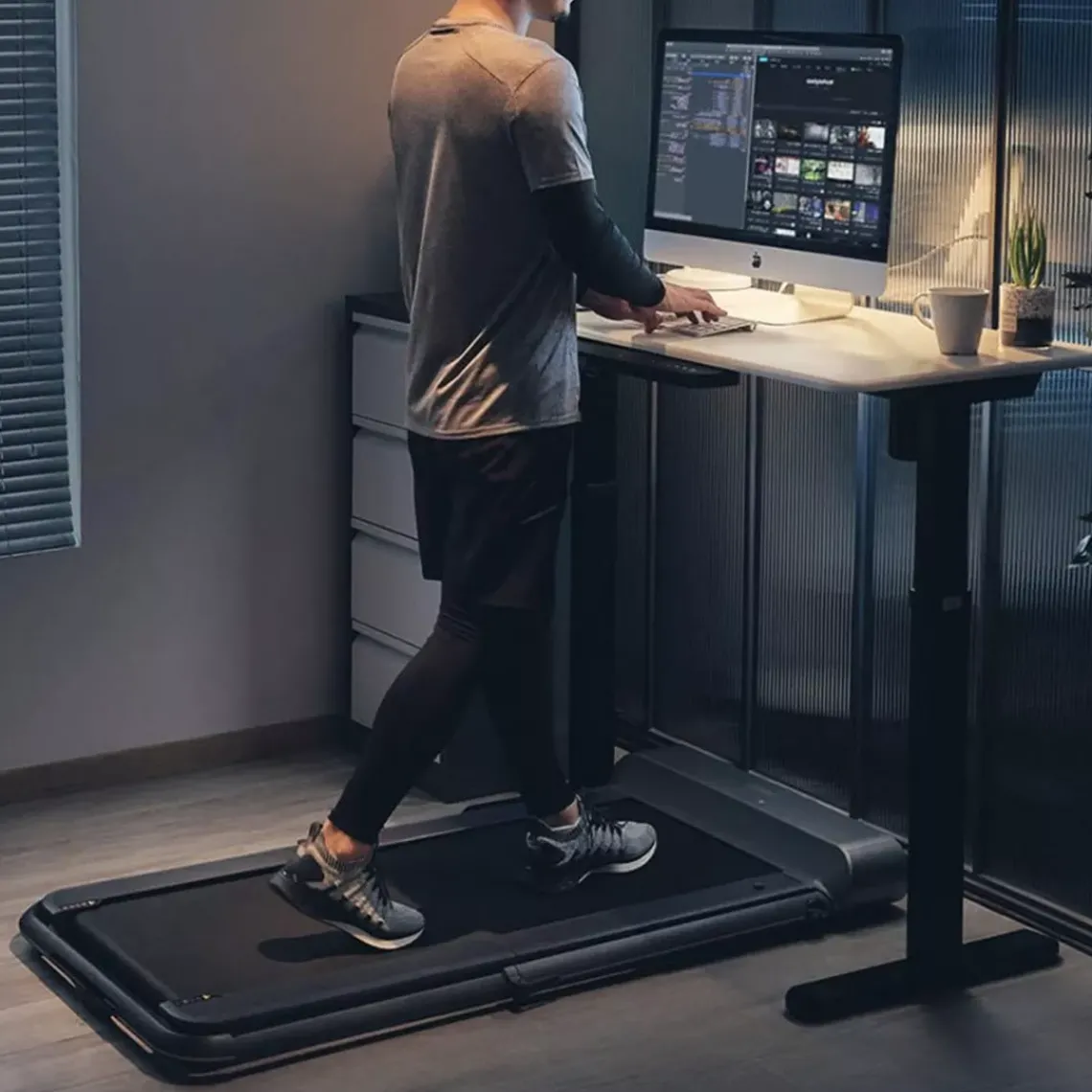 DPJ Workspace Laufband WalkingPad Pro - Zusammenklappbar