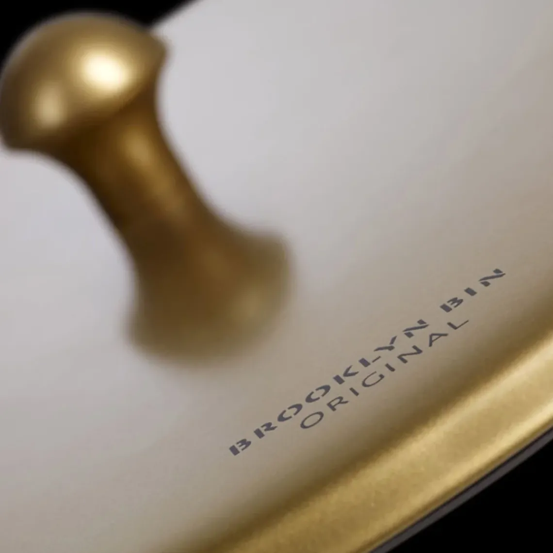 DPJ Workspace Mülleimer Brooklyn Bin Single - Gold, Deckel mit Knauf