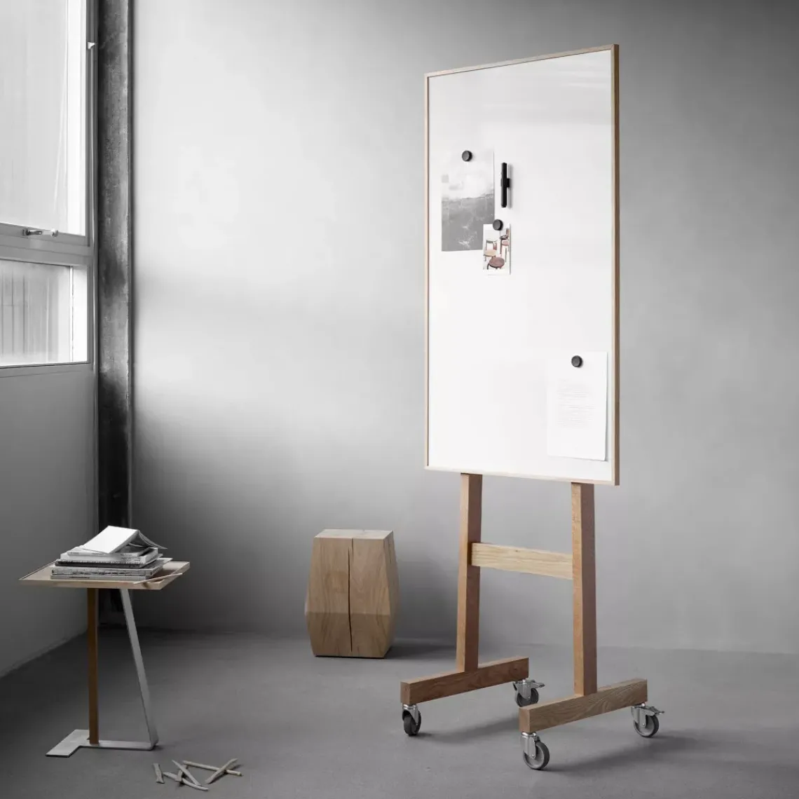 DPJ Workspace Mobiles Whiteboard Wood - Eichenstativ auf Rädern