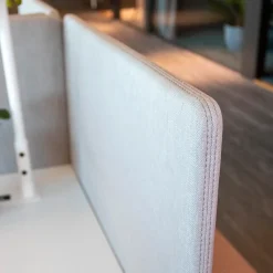 DPJ Workspace Tischtrennwand ScreenIT A30 - Mit Ziernaht, 80 cm hoch
