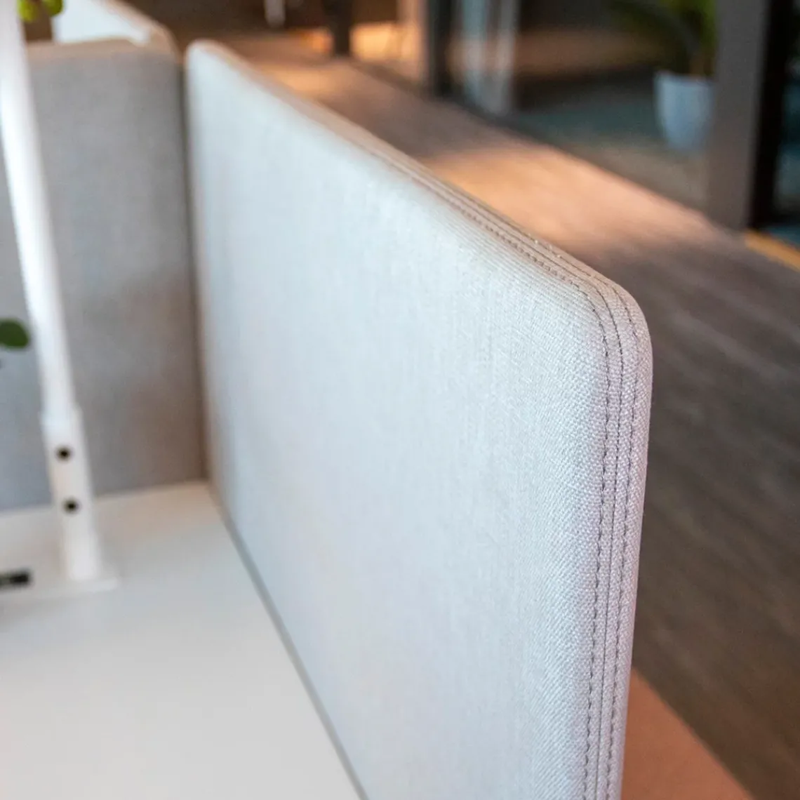 DPJ Workspace Tischtrennwand ScreenIT A30 - Mit Ziernaht, 80 cm hoch